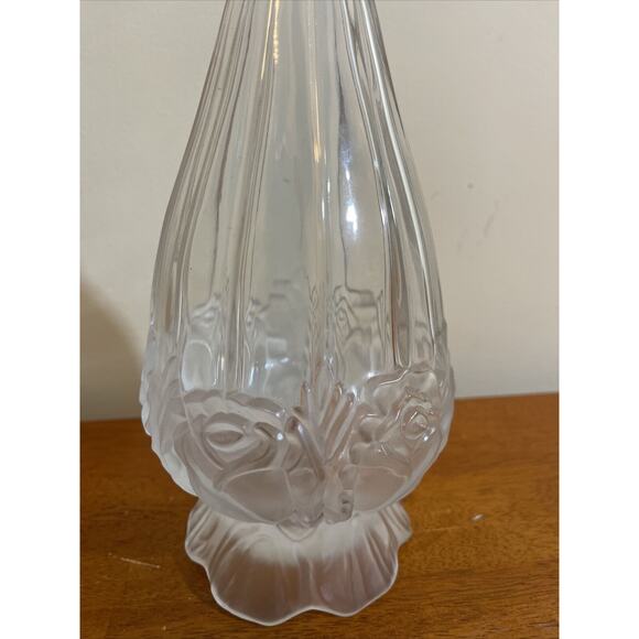 Vintage Crystal Clear Glass Wine Decanter with Frosted Floral Design Stopper 15" - Picture 2 of 5